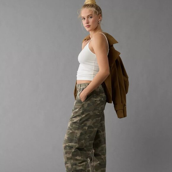 American Eagle Stretch Barrel Cargo Pants NWT Size 6 / 28R - Picture 1 of 6